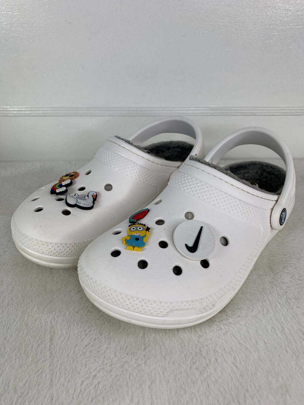 Women's CROCS Classic Faux Fur Lined White Clog Casual Shoes Size 7